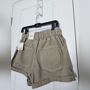NWT No Comment Cuffed Stretch Shorts Khaki Brown Size L
